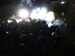 Новые протесты "Антифа" в США закончились беспорядками. Новости на "России 24"