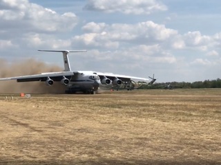 В Ростовской области военные летчики выполнили посадку на грунтовый аэродром
