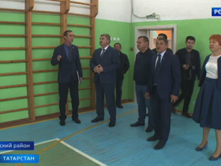 Глава Минстроя осмотрел строящиеся школы в Лаишевском районе