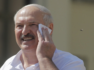 Лукашенко пообещал не сдерживать мигрантов на пороге Европы