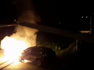 Двое несовершеннолетних сожгли элитный автомобиль в Приморье