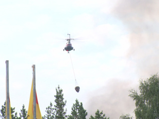 К тушению пожара у воронежского поселка привлекли вертолет из Ростова-на-Дону