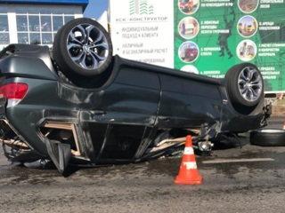 Трое пострадавших: лихач на BMW снес легковушку в Краснодаре. Видео