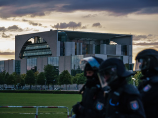 В Берлине задержали 316 участников беспорядков, 33 полицейских пострадали