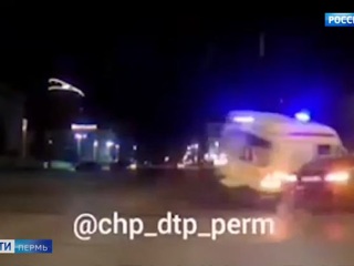 В центре Перми столкнулись иномарка и автомобиль скорой помощи