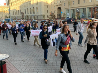 В Белоруссии колонна журналистов вышла поддержать задержанных коллег