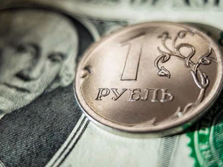 77 рублей: спекулянты на 4 минуты вернули доллар в апрель