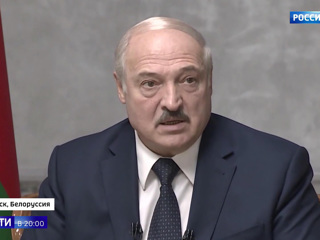 Лукашенко считает, что омоновцы спасли Белоруссию от 