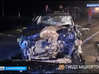 Смертельное ДТП в Башкирии: "КамАЗ" смял легковушку, пассажирка не выжила