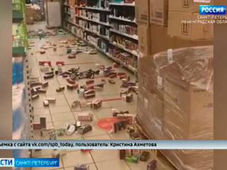 Берите все даром: петербуржец с топором устроил погром в гипермаркете