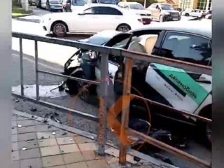 Автомобиль каршеринга попал в жесткое ДТП в Краснодаре