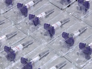 В Москве испытать вакцину от COVID вызвались более 60 тысяч человек