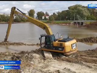 Три реки начали расчищать от ила в Нижегородской области