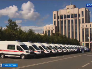 Больницы Татарстана получили 17 новых автомобилей