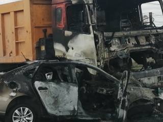 Семья погибла в страшном огненном ДТП с грузовиком в Магнитогорске. Видео