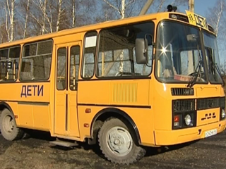 Средней школе костромского райцентра передали новый автобус