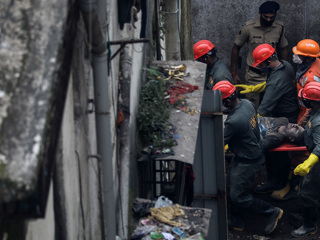 Обрушение дома в Индии: погибли 10 человек