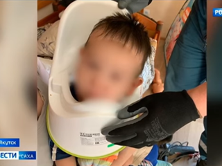 В Якутске сотрудники МЧС сняли с головы малыша пластиковый горшок
