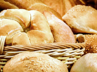 Снижение доходов граждан подняло продажи хлеба