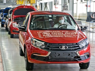 "АвтоВАЗ" возобновил выпуск автомобилей Lada и Renault