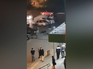 Жительница Астрахани сняла из своего окна драку со стрельбой