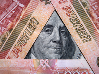 МЭР: доллар подешевеет к середине 2024 года до 87,5 рубля