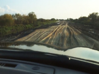Разбитая дорога в Амурской области преградила путь к школе