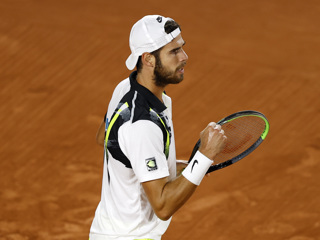 Хачанов пробился в четвертьфинал лионского турнира ATP-250