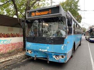 В ДТП с троллейбусом в Краснодаре пострадали два человека