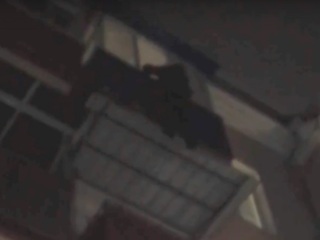 Ельчанин чуть не спрыгнул с балкона после ссоры с девушкой