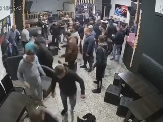 Более 30 человек сошлись в массовой драке в орском кафе