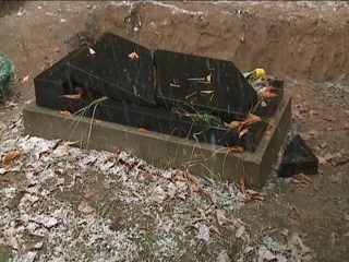 В Канске вандалы устроили погром на кладбище