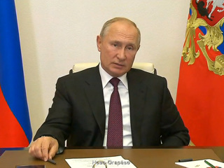 Путин предложил продлить упрощенку при получении справок до конца года