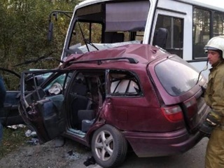 Кондуктора выбросило из автобуса после смертельного столкновения под Брянском