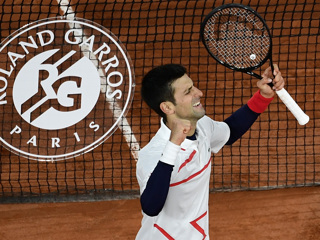 Джокович начал Roland Garros с победы над Сандгреном