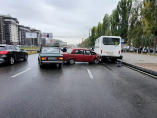 В Воронеже 90-летний водитель устроил массовое ДТП у остановки