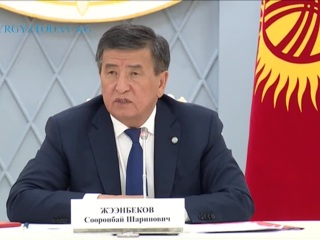 Не войти в историю кровавым: президент Киргизии подал в отставку