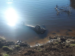 Два человека погибли при падении автомобиля в реку в амурском селе
