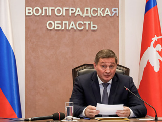 Губернатор Волгоградской области не намерен покидать пост после выборов в Госдуму