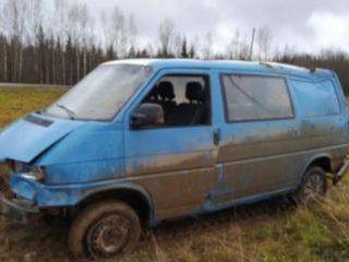 В Кировской области 16-летняя девушка погибла, управляя фургоном