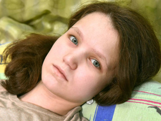 Нужна помощь: Юлю Александрову спасет операция на позвоночнике