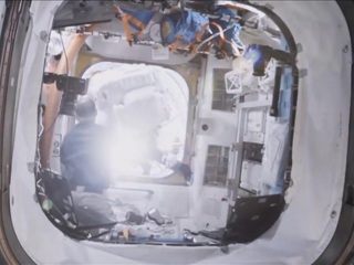 Новогодний подарок: космонавты обнаружили последнее место утечки в модуле 