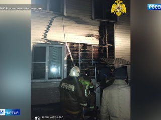 В Алейске из-за пожара эвакуировали двухэтажный дом