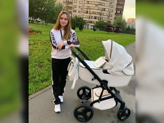 Четыре месяца: Юлия Липницкая впервые показала лицо своей дочки