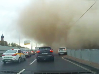 Пыльная буря на Волоколамском шоссе: в Сеть попали пугающие кадры