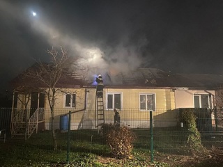 Пожарным удалось потушить огонь в жилом доме под Суздалем