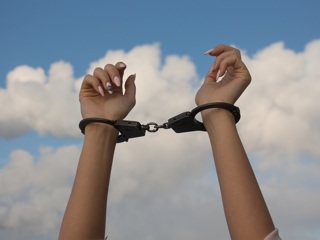 В Мурманской области женщине грозит до 15 лет тюрьмы за убийство знакомого