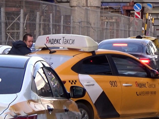Таксисты заблокировали Домодедово в знак протеста