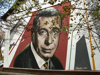Стену дома в Смоленске украсил портрет Анатолия Папанова