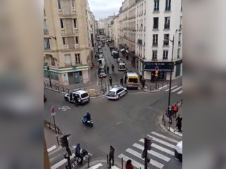 Полицейские оцепили парижский квартал после задержания вооруженного ножами мужчины